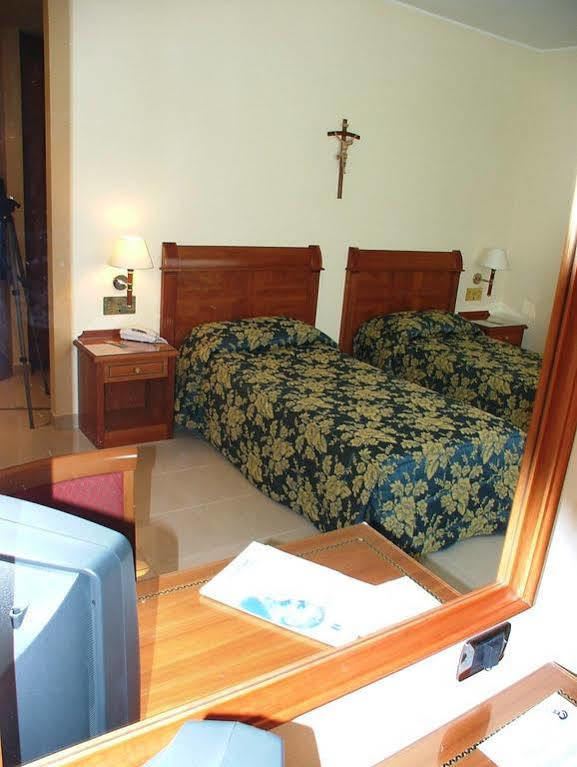 Centro Di Spiritualita Padre Pio 4*